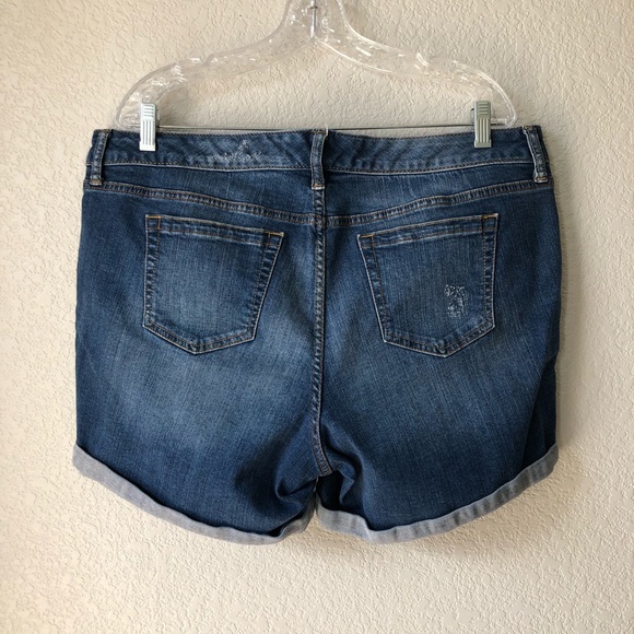 Torrid distressed short shorts 16 roll hem - Picture 4 of 6